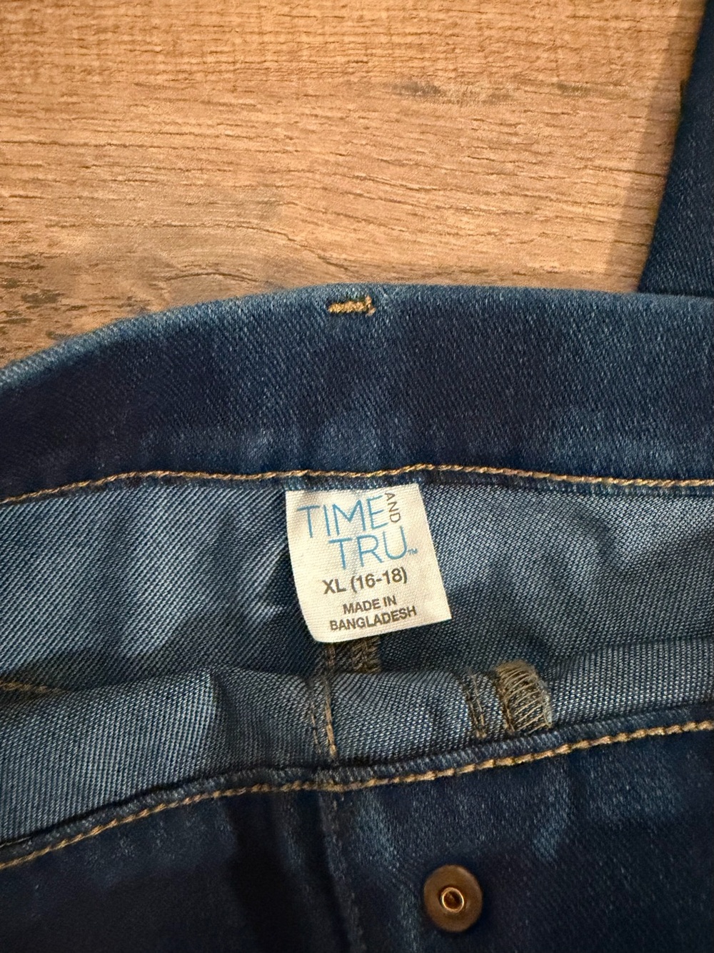 Time and Tru Women's Skinny Jeans in Dark Blue - Picture 2 of 2